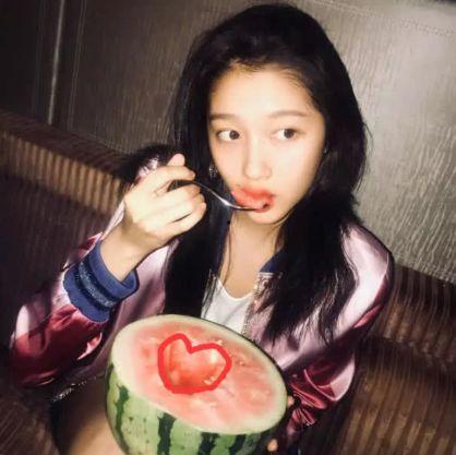 网红阿朱吃瓜图片,揭秘娱乐圈最新瓜料